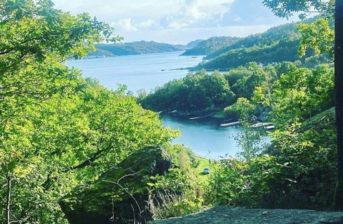 Farsund House | Secluded cabin with a view and ball court