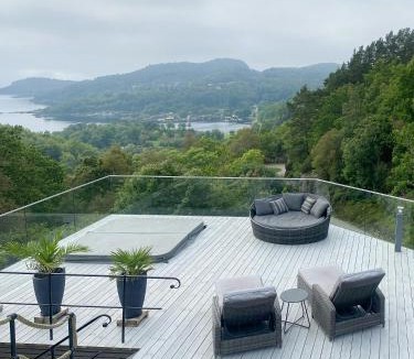 Lyngdal House | Secluded Cabin With A View And Ball Court