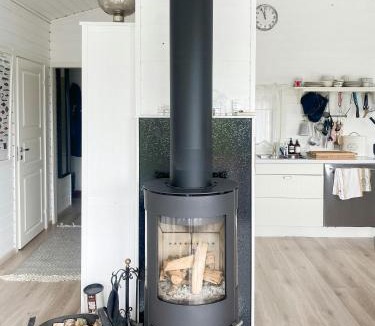 Lyngdal House | Secluded Cabin With A View And Ball Court