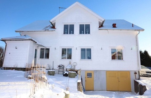 Landeryd House | Second-floor apartment with a boutique feel. Scenic location, 40 minutes from Ullared and Halmstad