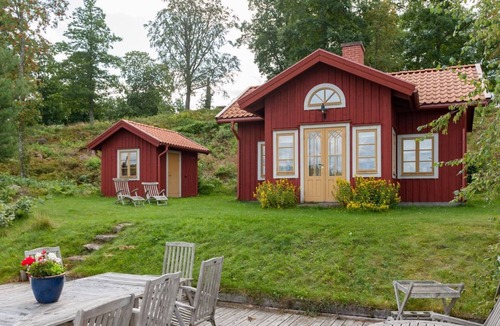 Vaxjo Municipality House | Seehaus right on the water at Skälsnäs estate on Lake Helga in Småland