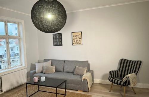 Bukten Apartment | Sekelskiftescharm i Hjärtat av Strömstad, 4 bäddar - Historic Charm, for 4 Guests