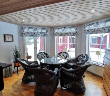 Soderkoping House | Semesterhus med spabad & bastu