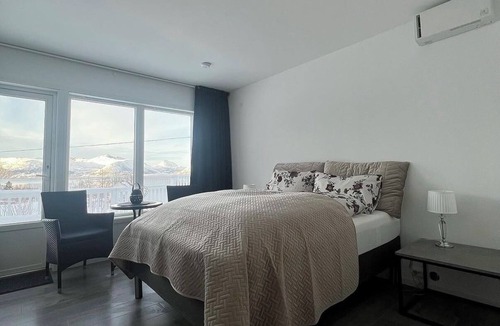 Trany Hotel | Senja Living Sea View apartment
