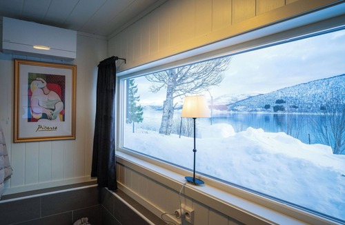Botnhamn Apartment | Senja New 1BR - Sea View + Northern Lights, Near Segla/Hesten, walk to ferry