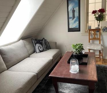 Arendal Apartment | Sentral og solrik lofts leilighet, med 2 soverom