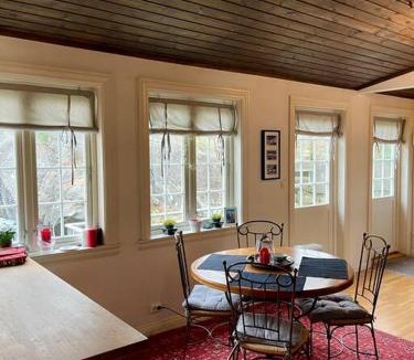 Arendal Apartment | Sentral og solrik lofts leilighet, med 2 soverom