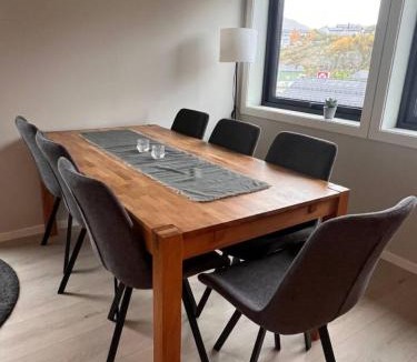 Svolvaer Apartment | Sentral toppleilighet 3.etg 4 pers