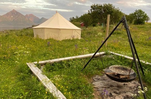 Melbu Other | Siløya Basecamp - Glamping-telt i naturen ved Melbu