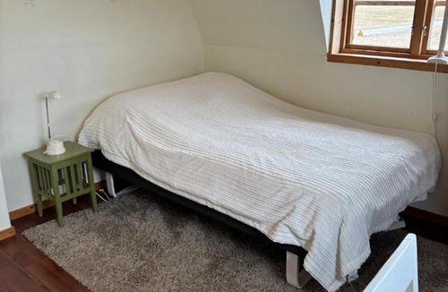 Vingaker Villa | Sjötomt med bastuflotte & badtunna - lantlig idyll