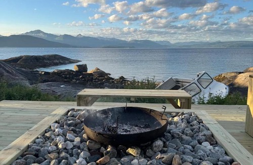 Ballangen House | Sjøhytte med jacuzzi, sauna og panoramautsikt