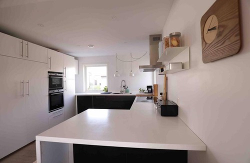Tonsberg House | Sjønært hus på idylliske Husøy