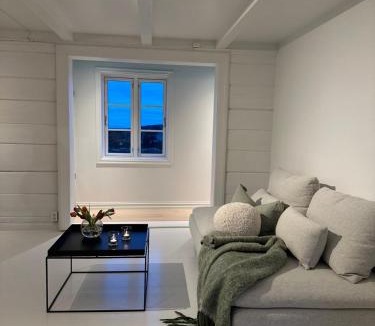 Bud House | Sjønært småbruk