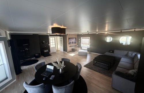 Leknes Apartment | sjøveien 43 topp floor