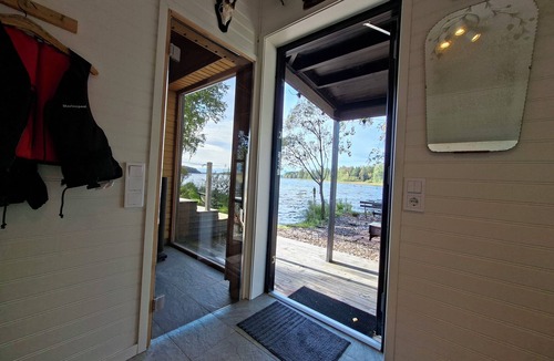 Sandviken Cottage | Sjöhuset - boats, beach, sauna, jetty and barbecue!