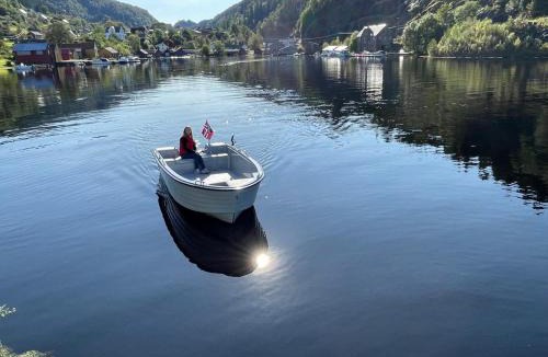 Vaksdal Municipality Villa | Sjötun Fjord Cabin, with boat