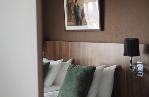 Norra Skara Hotel | Skara Konsthotell