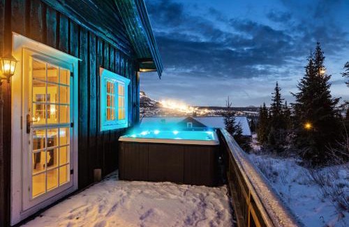Svingvoll Ski Chalet | Skeikampen cabin with mountain view, jacuzzi, and 8 bedrooms