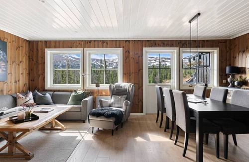 Mælem Apartment | Ski-in/Out Cabin, Sauna, Views