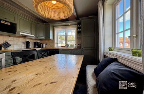 Trysil Apartment | Ski-in/out Trysil with 3 Bedrooms, Fireplace, Terrace, Garage and Sleeps 8