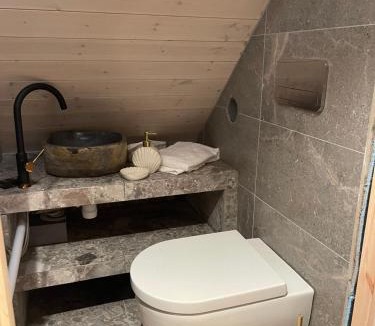 Aheim Cabin | Småstranda 7B Boathouse