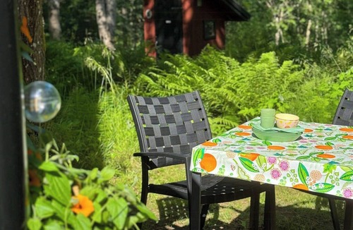 Lilla Edet House | Small cabin with outdoor kitchen by forest stream