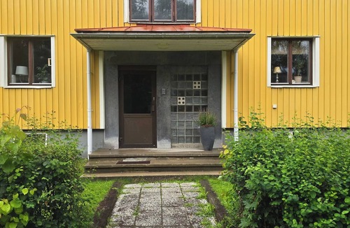 Sundsvall Apartment | Small Cozy Basement Apartment