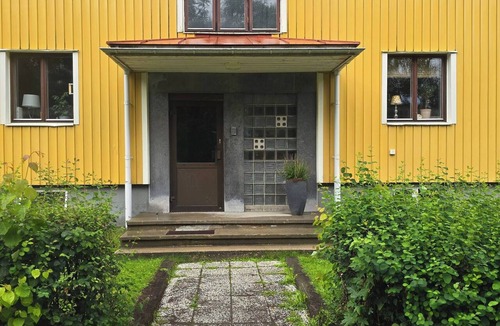 Sundsvall Apartment | Small cozy basement apartment