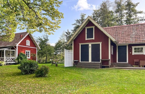 Vaddo House | Small house with a beautiful location directly on the Väddö canal.