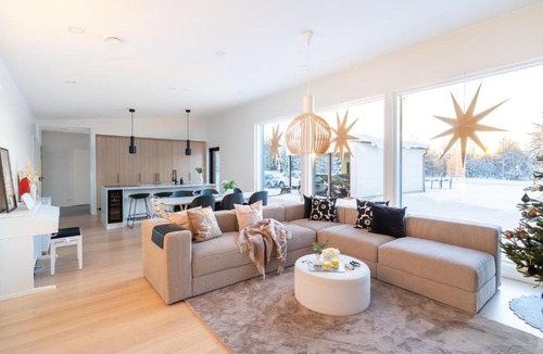 Rovaniemi Apartment | Snowberry Villa I Walk to Santa Village - Hot Tub