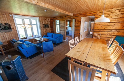 Flakstad Ski Chalet | Solbakken house by the fjord Lofoten