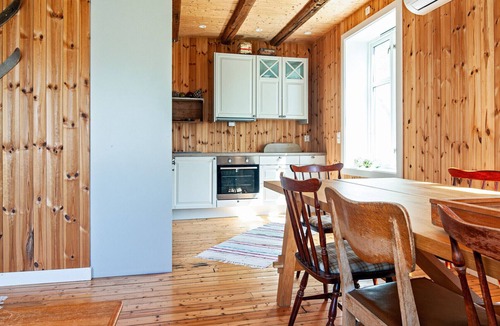 Flakstad Ski Chalet | Solbakken house by the fjord Lofoten