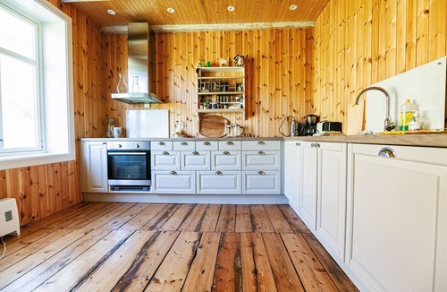 Flakstad Ski Chalet | Solbakken house by the fjord Lofoten