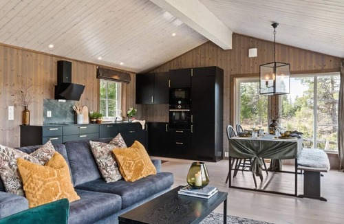 Gol Municipality Cottage | Solglimt, cabin in Golsfjellet with jacuzzi