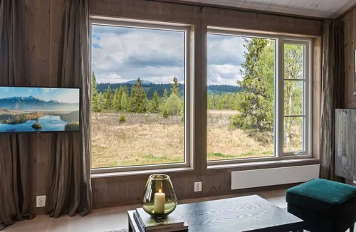 Gol Municipality Cottage | Solglimt, cabin in Golsfjellet with jacuzzi