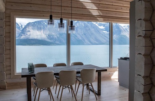 Tromso House | Sommarbukt Bjørka - Panoramic Fjord Lodge for Families