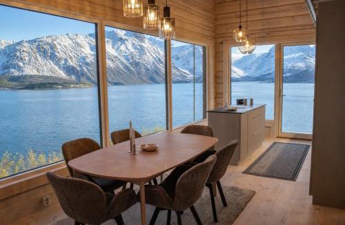 Tromso House | Sommarbukt Tind - Luxury Fjord Lodge near Tromsø