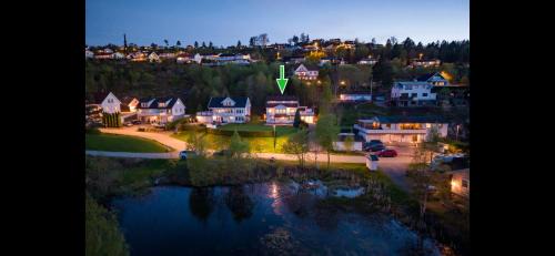 Stre House | Sommerferie nær sjøen, jacuzzi, bålpanne og grill,