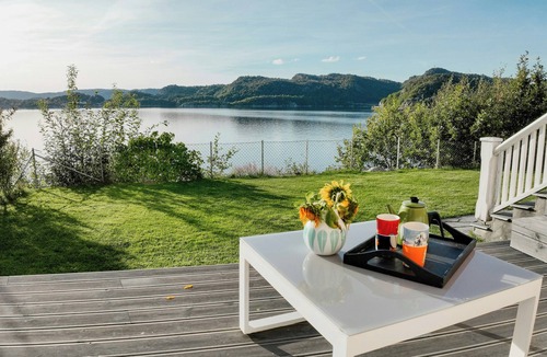 Spangereid House | Southern Norway home with sea views near Lindesnes