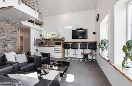Kvicksund House | Spa cabin with jacuzzi and firewood sauna