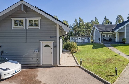 Kvicksund House | Spa cabin with jacuzzi and firewood sauna