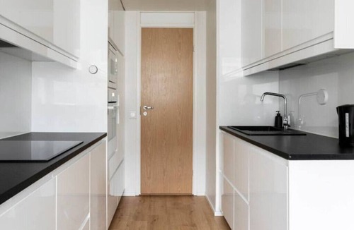 Punavuori Apartment | Spacious 2 Bedroom Condo in Design Districtn