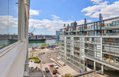 Punavuori Apartment | Spacious 2 Bedroom Condo in Design Districtn