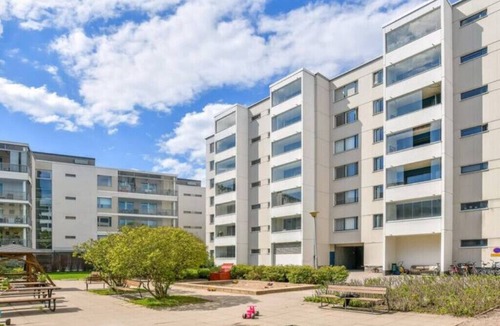 Punavuori Apartment | Spacious 2 Bedroom Condo in Design Districtn