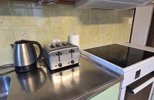 Lassby House | Spacious 7BR Villa with parking for large groups