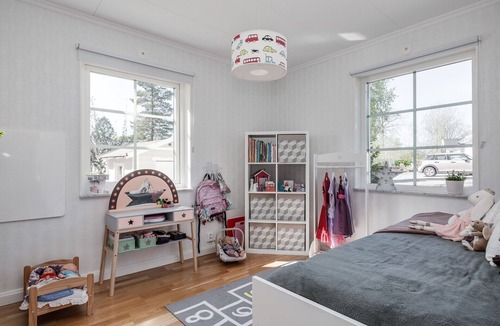 Vega House | Spacious accommodation near Stockholm with heated pool | SE13013