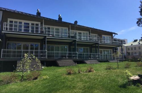Rauha Apartment | Spacious and Fresh 2BR home close by Lake and Park