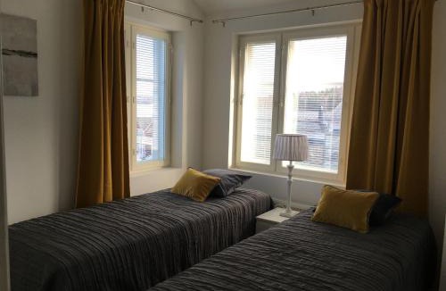 Rauha Apartment | Spacious and Fresh 2BR home close by Lake and Park