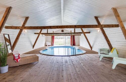 Knared House | Spacious and newly renovated farmhouse with indoor pool