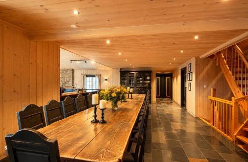 Hemsedal House | Spacious cabin in Hemsedal, 8 bedrooms and sauna